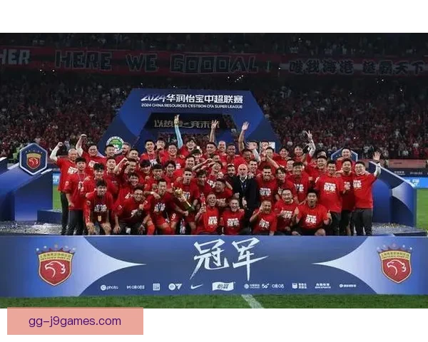 上海海港成功卫冕中超联赛冠军续写辉煌赛季传奇
